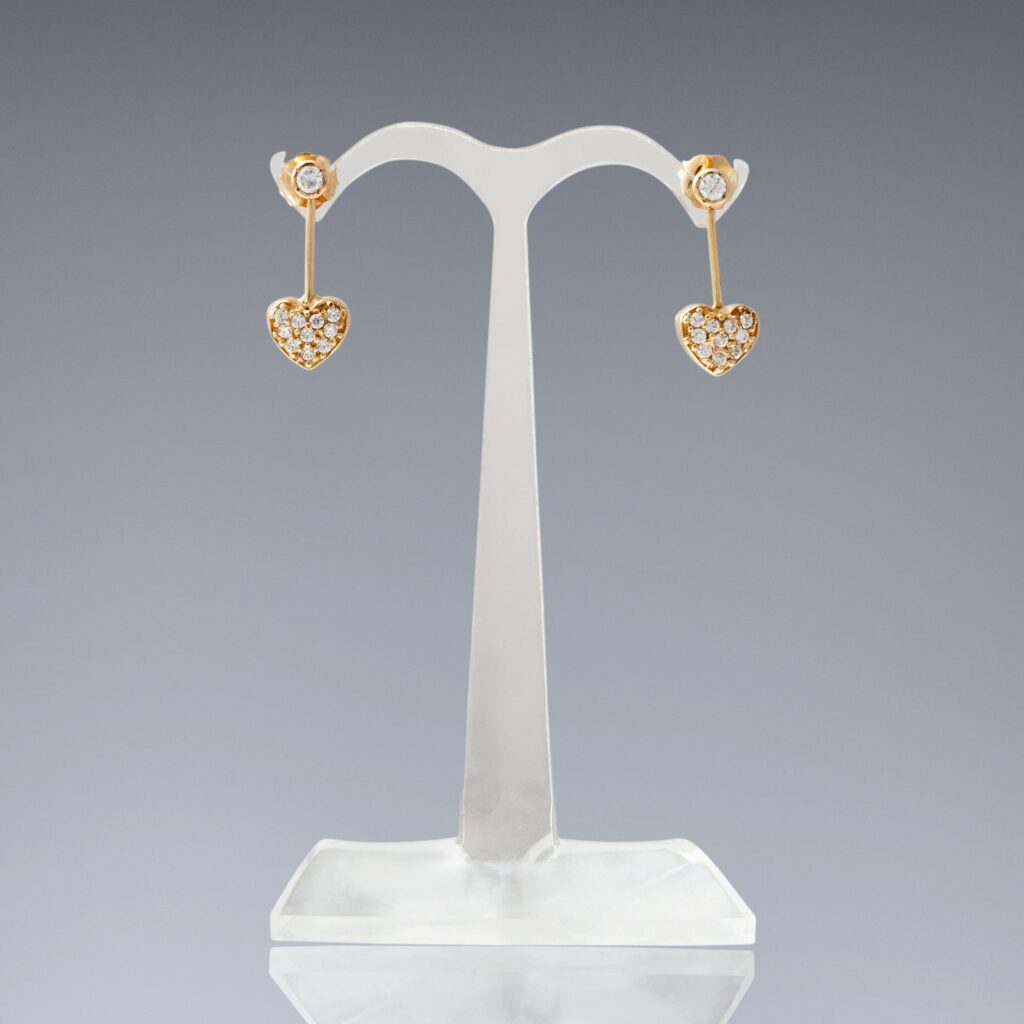 Earnings with stand